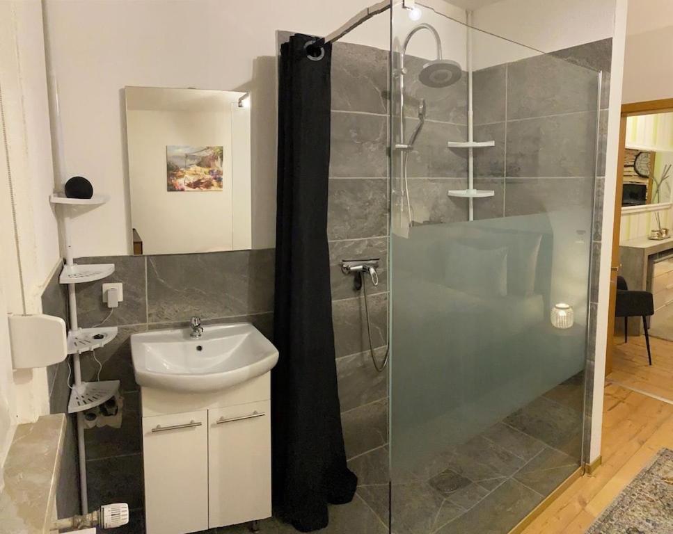 Kleines Apartment Mit Begehbarer Dusche Im Schlafzimmer Эбербах Экстерьер фото